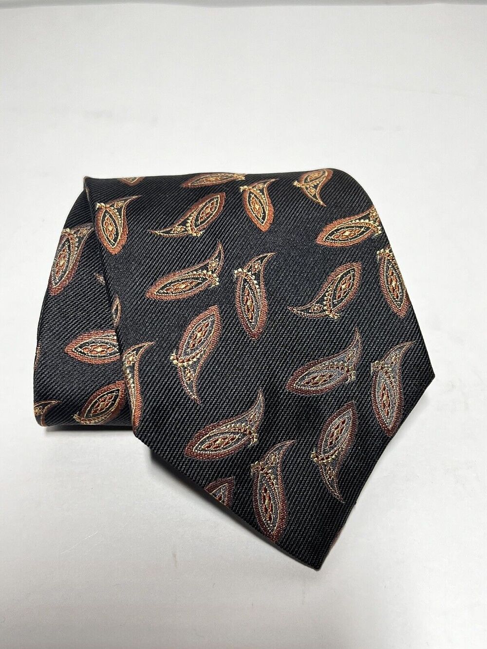 Burberry EUC 100% Silk Black with Burgundy Pattern Tie 54" x 3.5" VTG